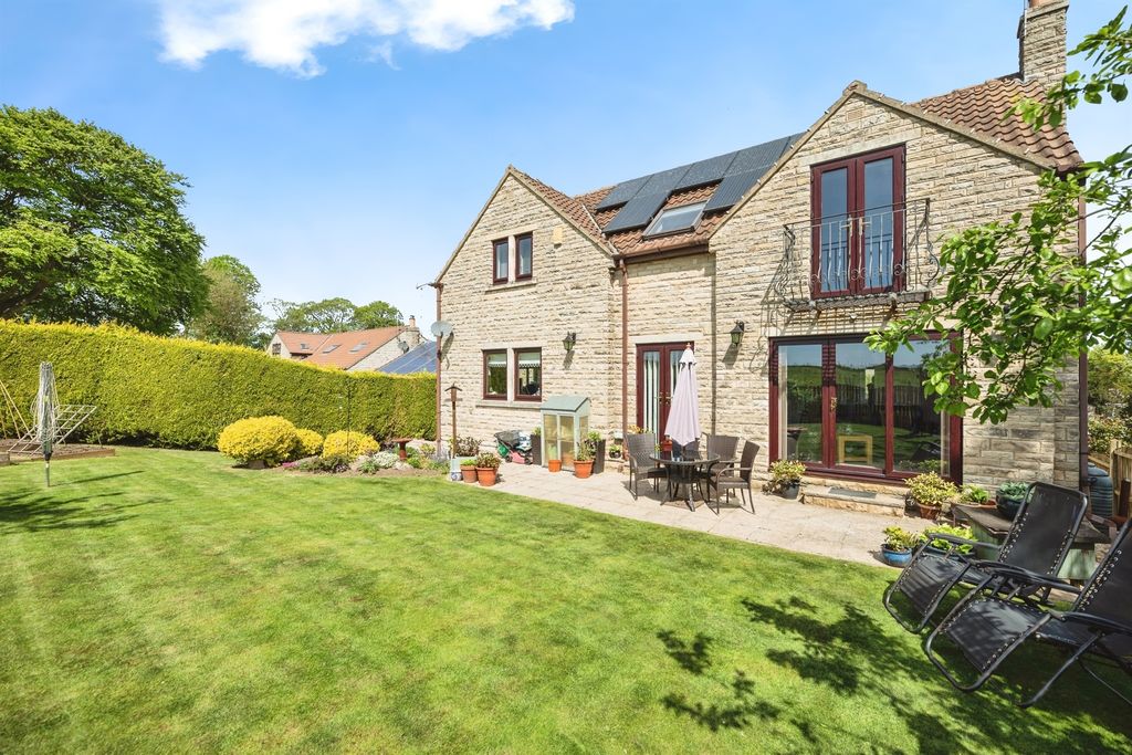 Property photo 1 of 28