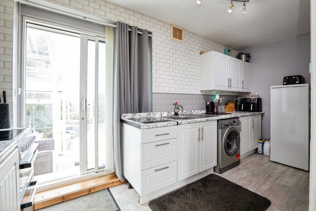 Property photo 3 of 14 Pbox-Img.Jpg