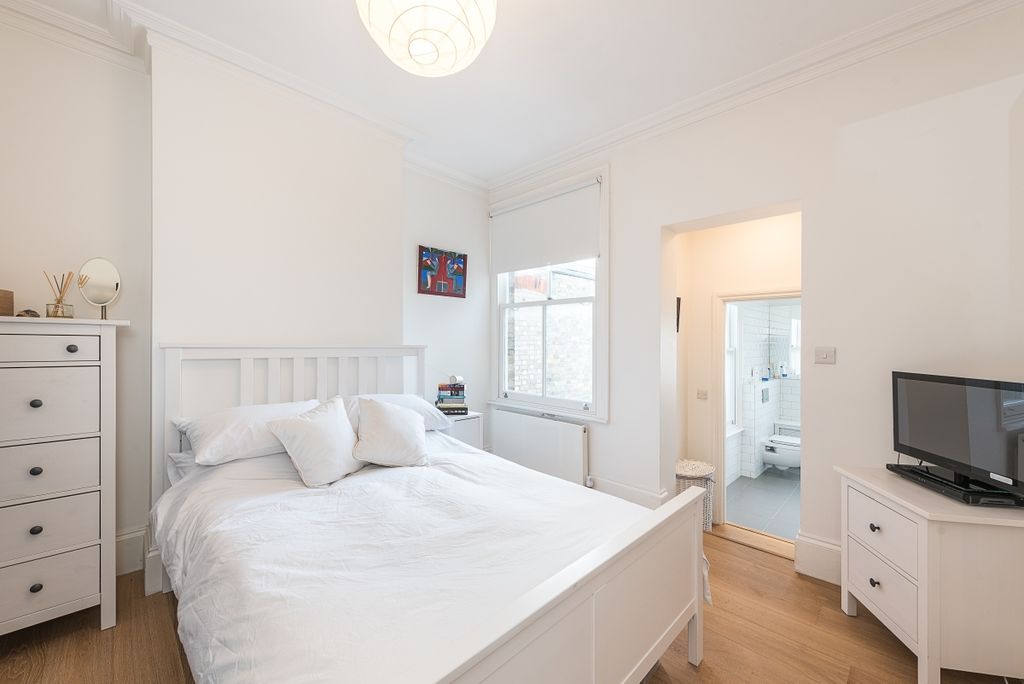 Property photo 2 of 7 Bed1