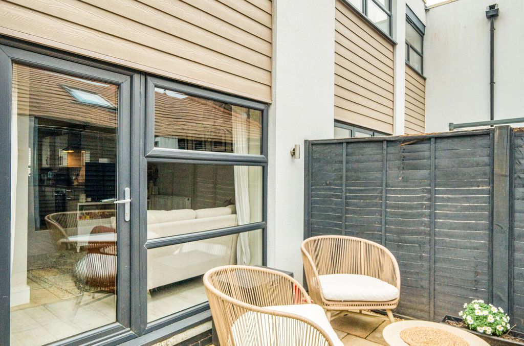 Property photo 3 of 22 1432431-16-69c2Be...