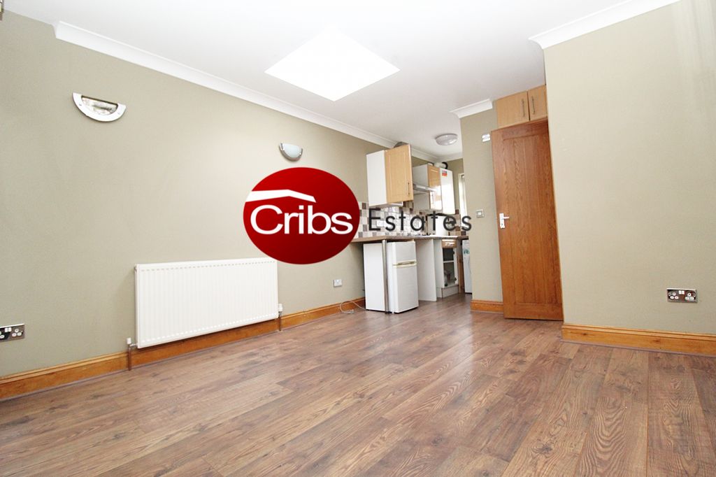 Property photo 1 of 7 Studio Flat Available In South Wimbledon