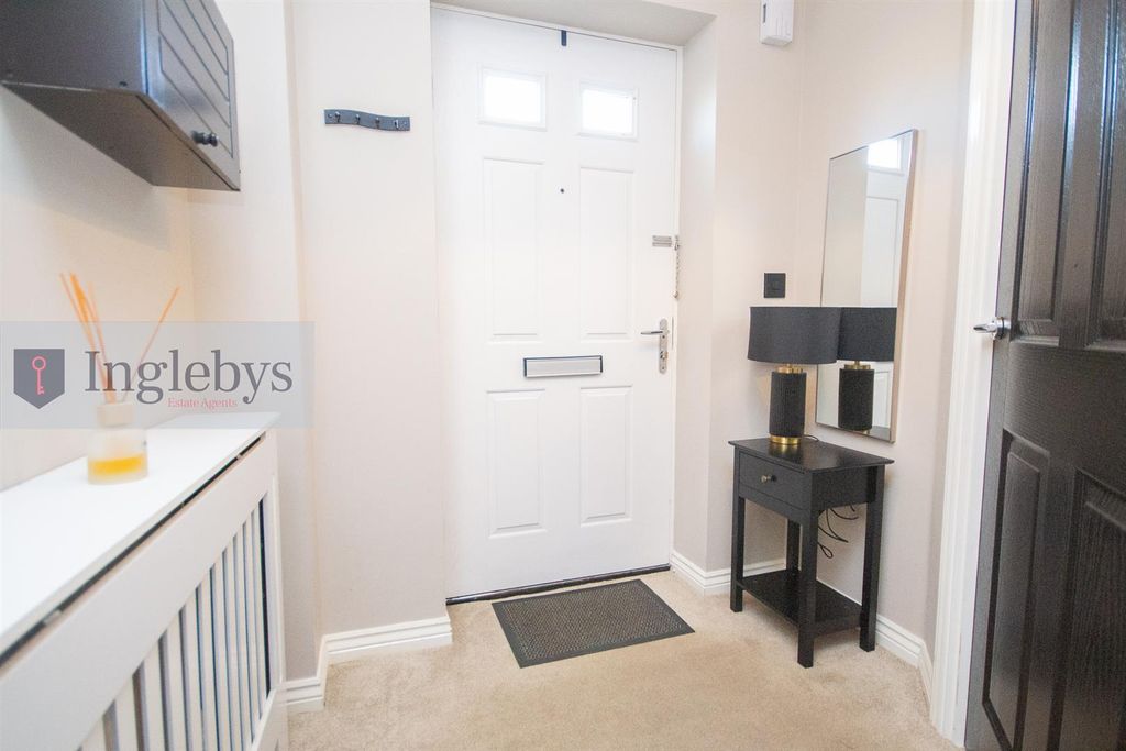 Property photo 2 of 26