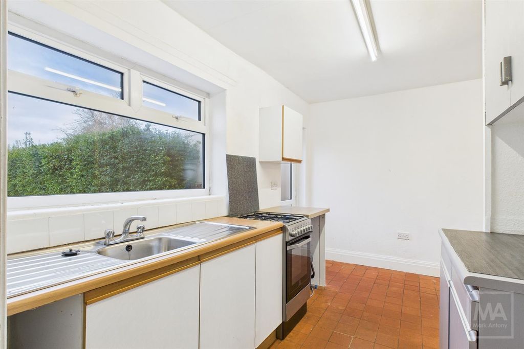 Property photo 3 of 15 Kitchen