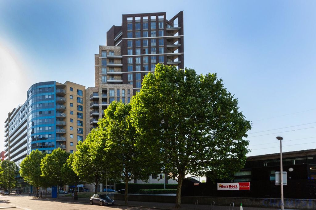 Property photo 1 of 14 2 Bed Flat For Sale Western Gateway, London E16