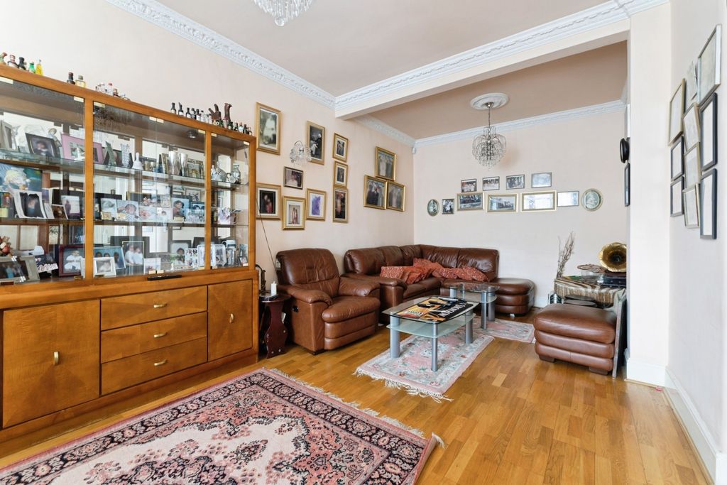 Property photo 3 of 18 Photo