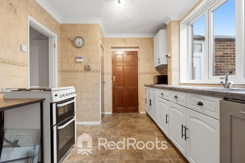 Property photo 2 of 25 5516072
