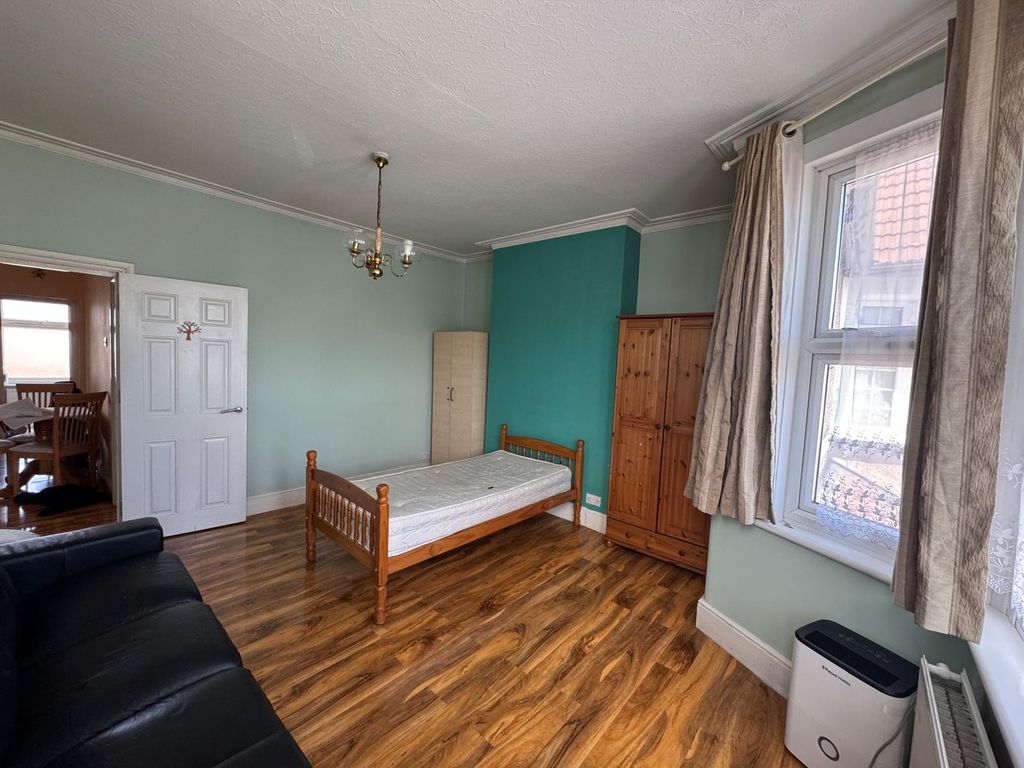 Property photo 1 of 4