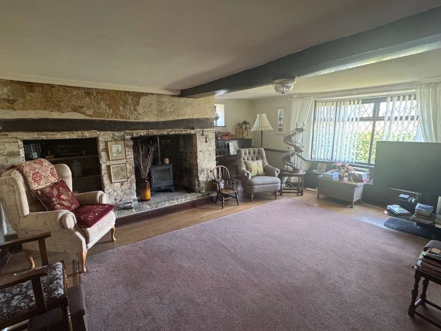 Property photo 2 of 11