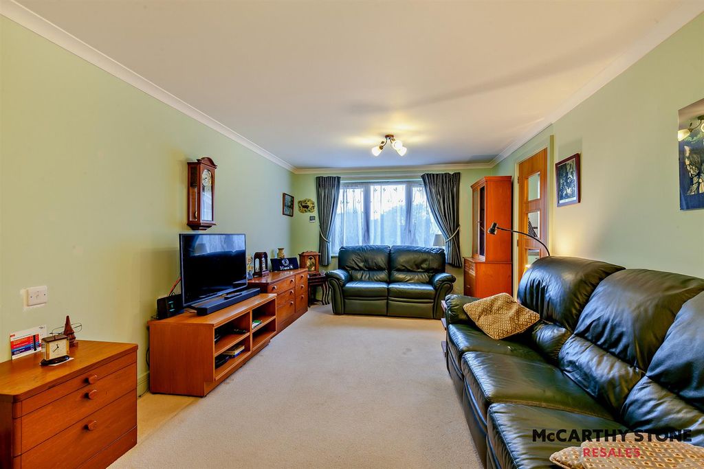 Property photo 2 of 20 8626432-Interior04-800.Jpg