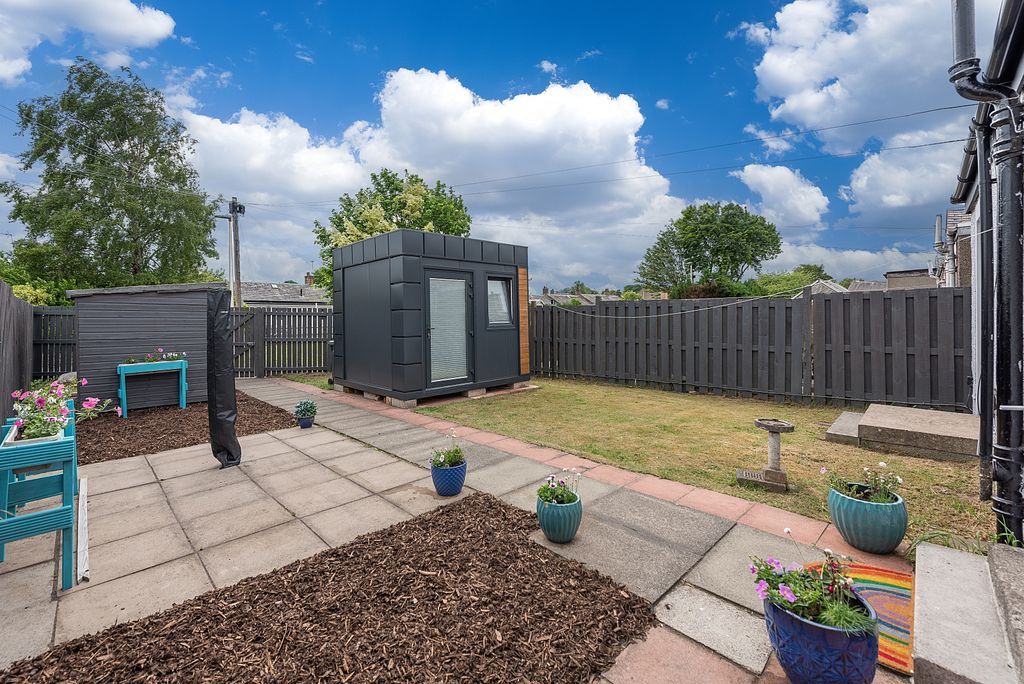 Property photo 2 of 25 Back Garden