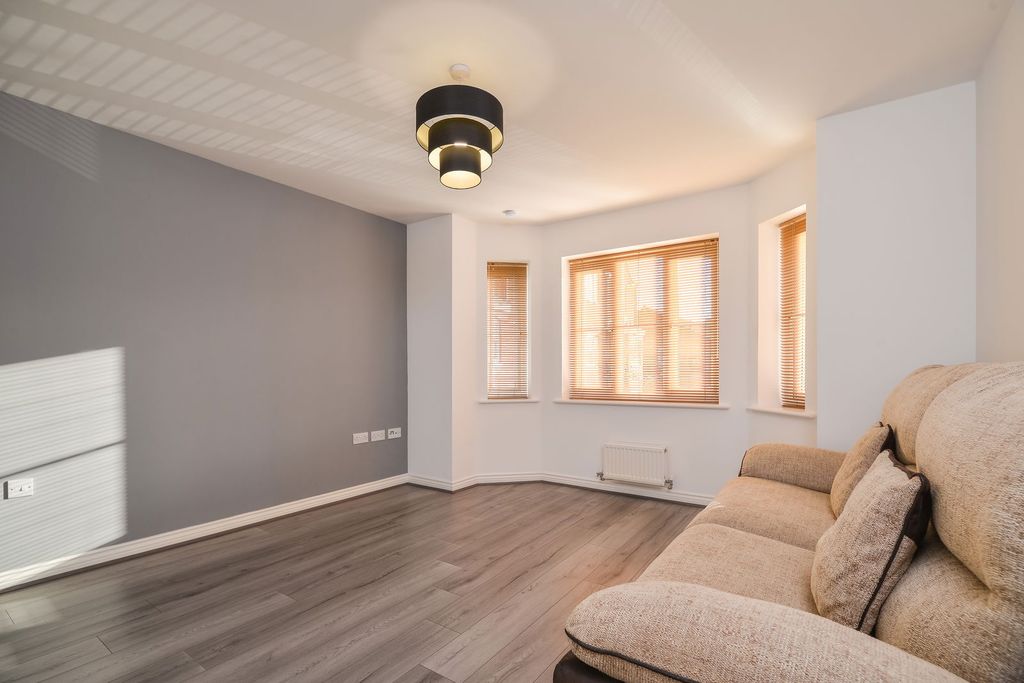 Property photo 2 of 23