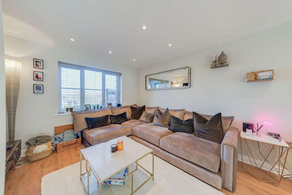 Property photo 3 of 34