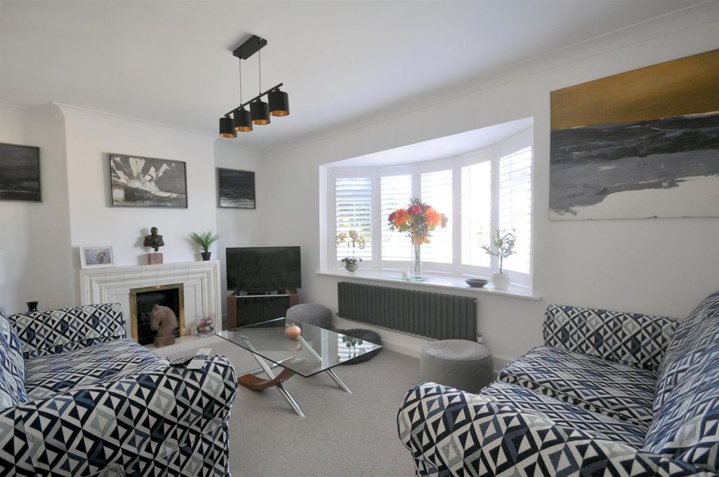 Property photo 2 of 14 Sitting Room