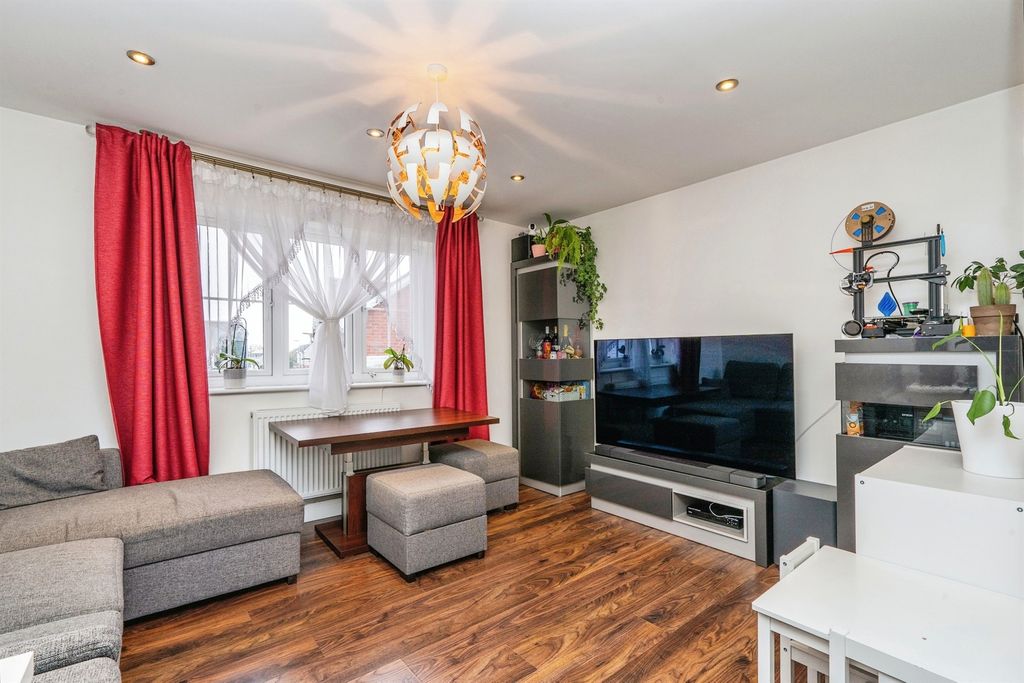 Property photo 3 of 13