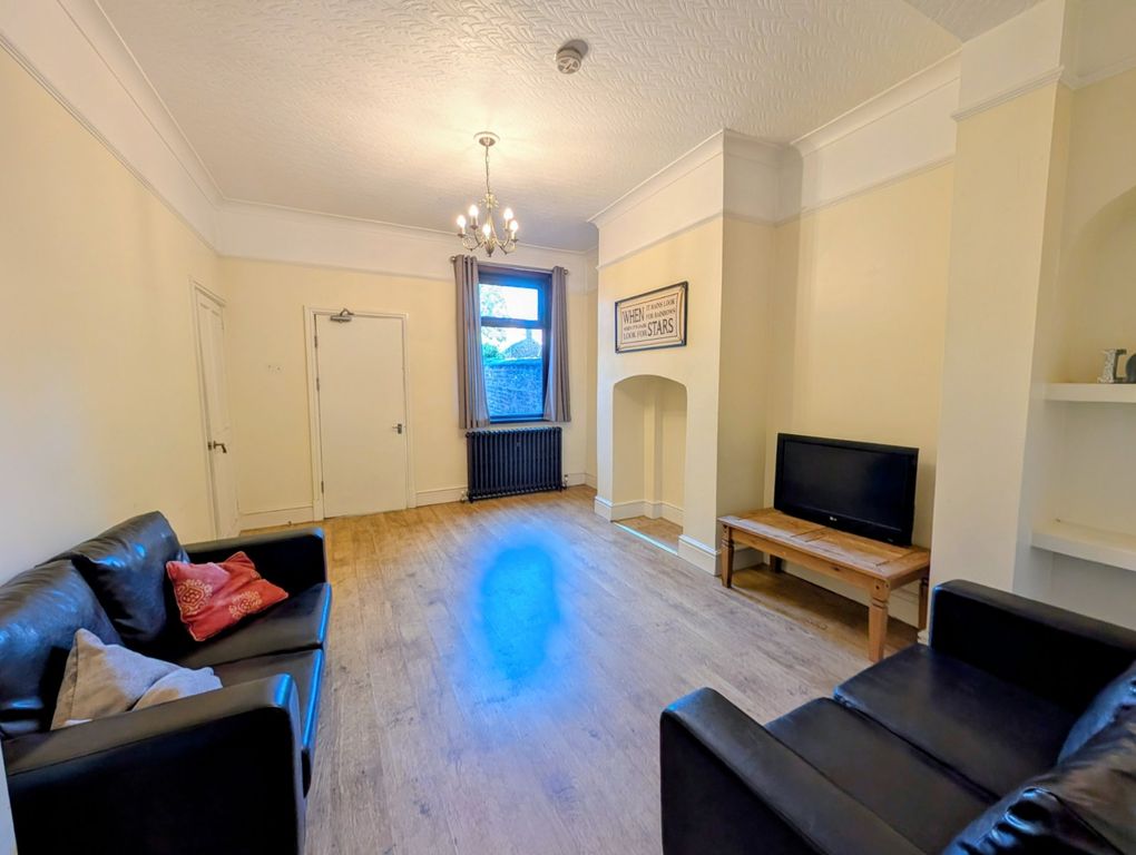 Property photo 3 of 14 Living Room