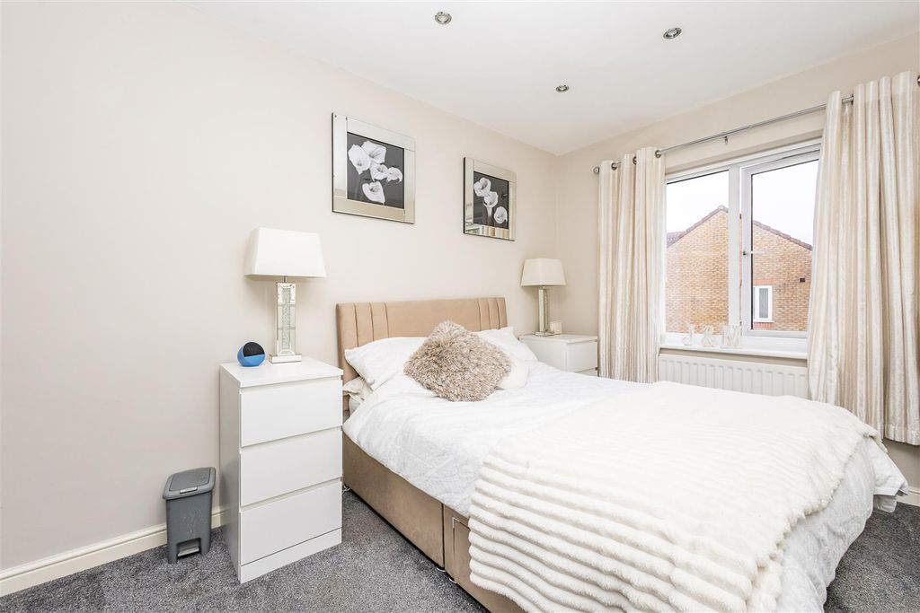 Property photo 3 of 14 Master Bedroom