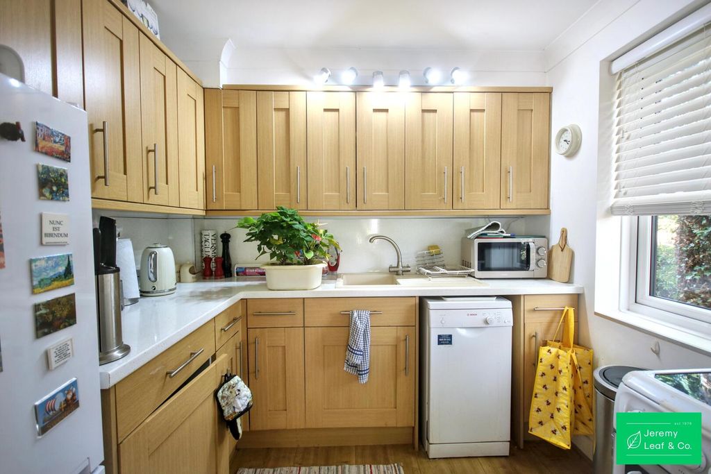 Property photo 3 of 9 Kitchen