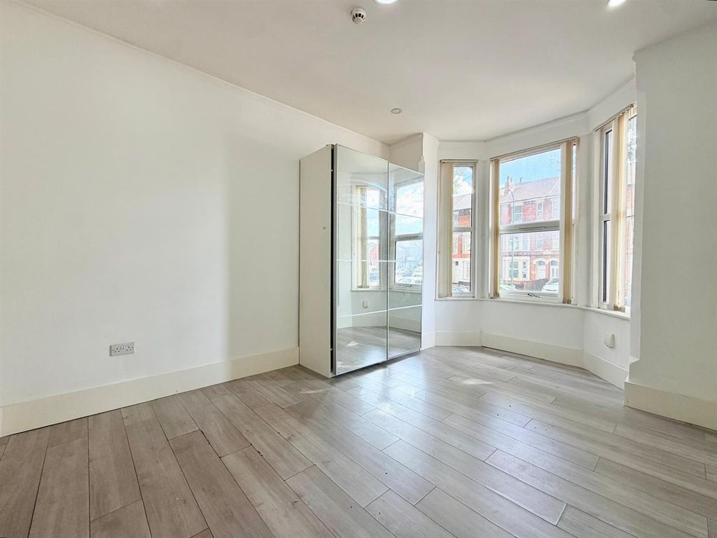 Property photo 1 of 7 Bedroom