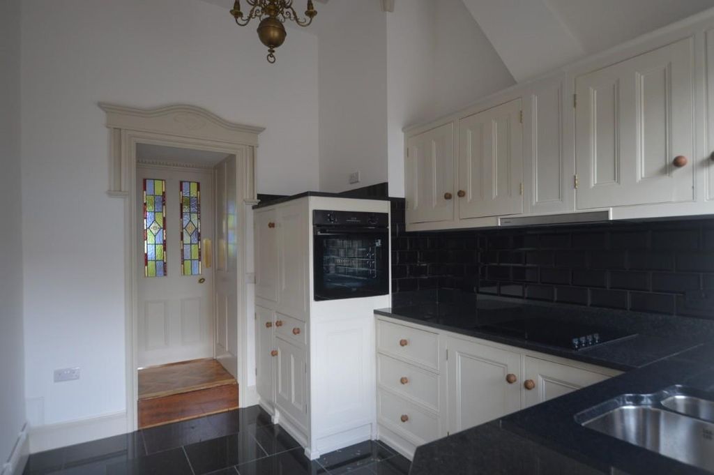 Property photo 3 of 15 Dsc_0001 (Medium).Jpg