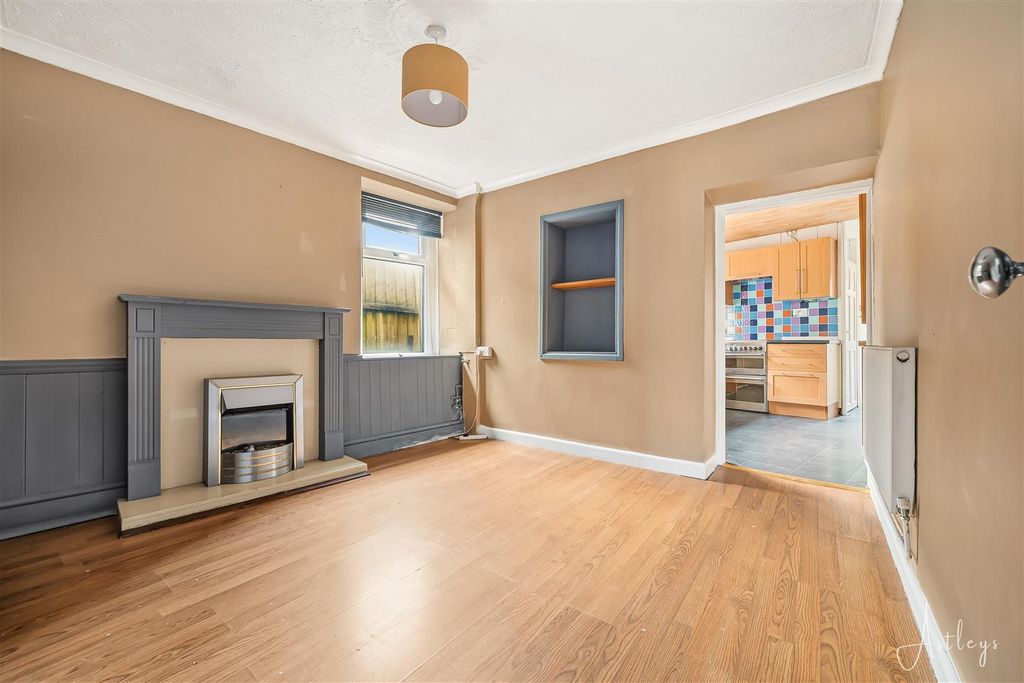 Property photo 2 of 12 Lounge