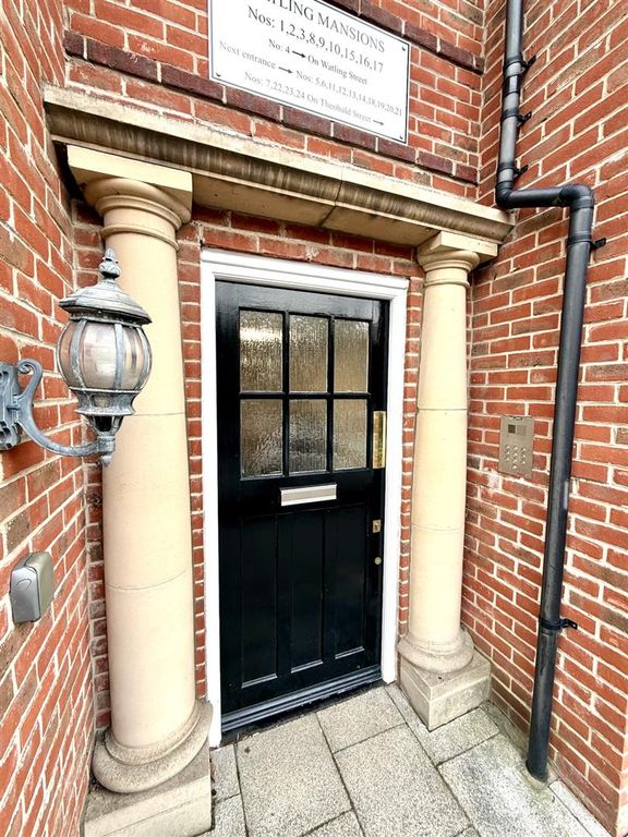 Property photo 3 of 36 Watling Mansions - Radlett