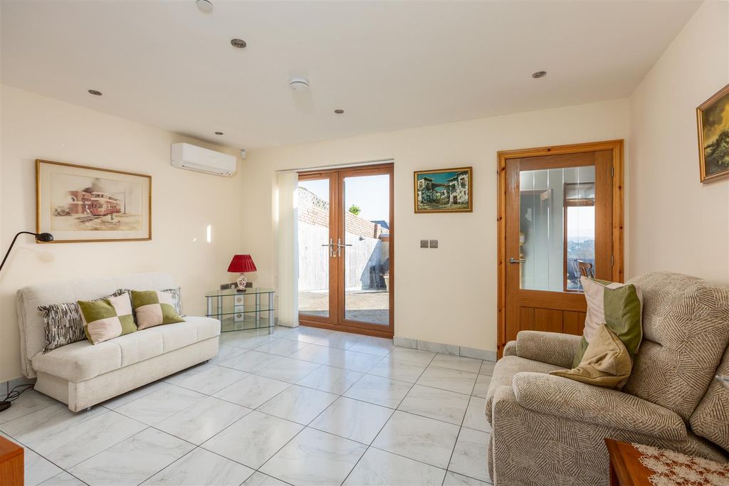 Property photo 3 of 25 Cz0A5903-Edit.Jpg