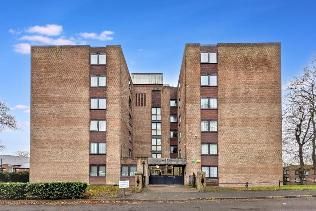 Property photo 1 of 15 Flat 58, Benwell Close, Benwell Grange, Newcastle Upon Tyne, Tyne And Wear, Ne15 6Rz