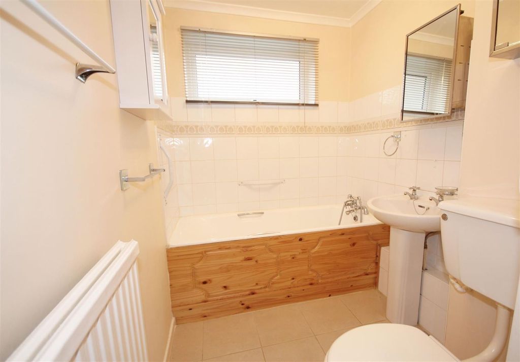 Property photo 3 of 8 15Odbathroom.Jpg