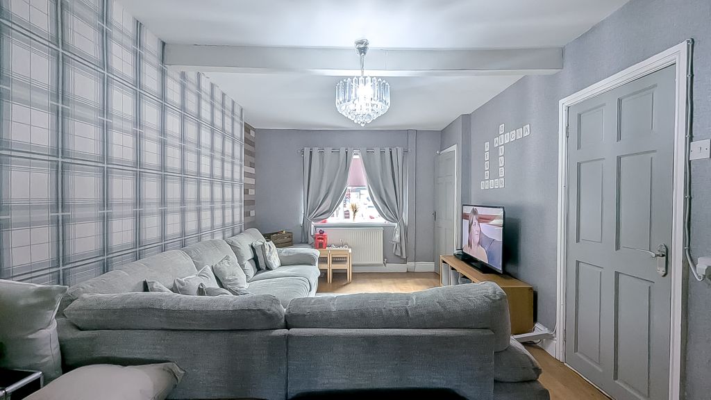 Property photo 2 of 22 Advert-26