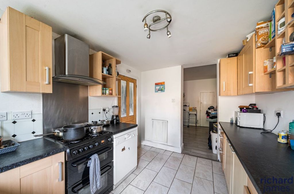 Property photo 3 of 15 1c32227d2904479Fbb407F7195473011