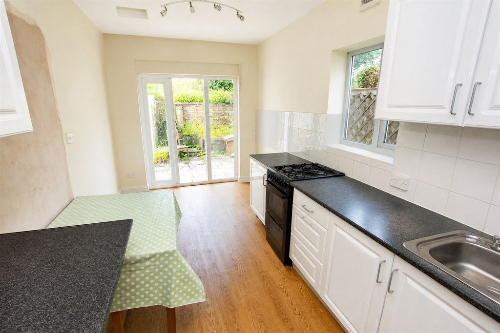 Property photo 2 of 8 Approach