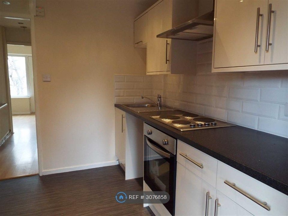 Property photo 2 of 11 Kitchen