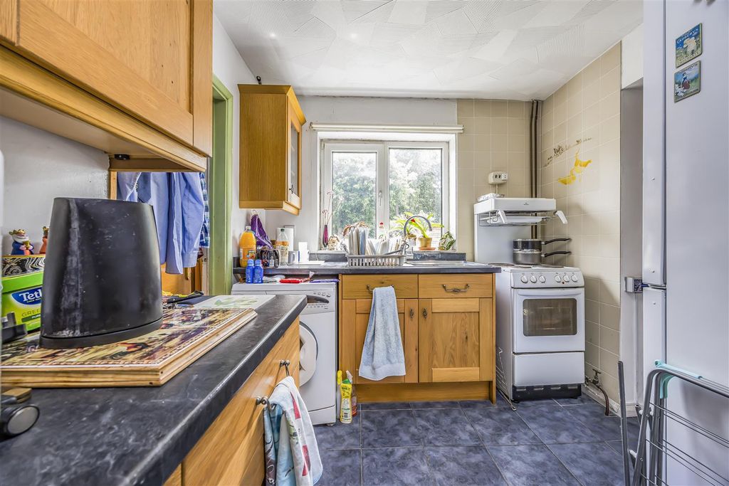 Property photo 3 of 19 138 Greenfield Crescent Po8 9En-Porticomarketing-O