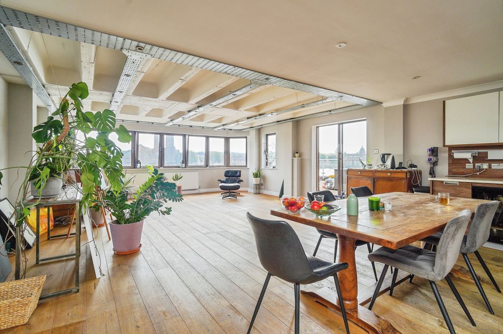 Property photo 3 of 17 Open Plan Living