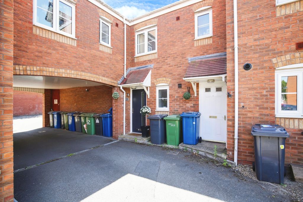 Property photo 1 of 17 500d32Ec-Mw-6896