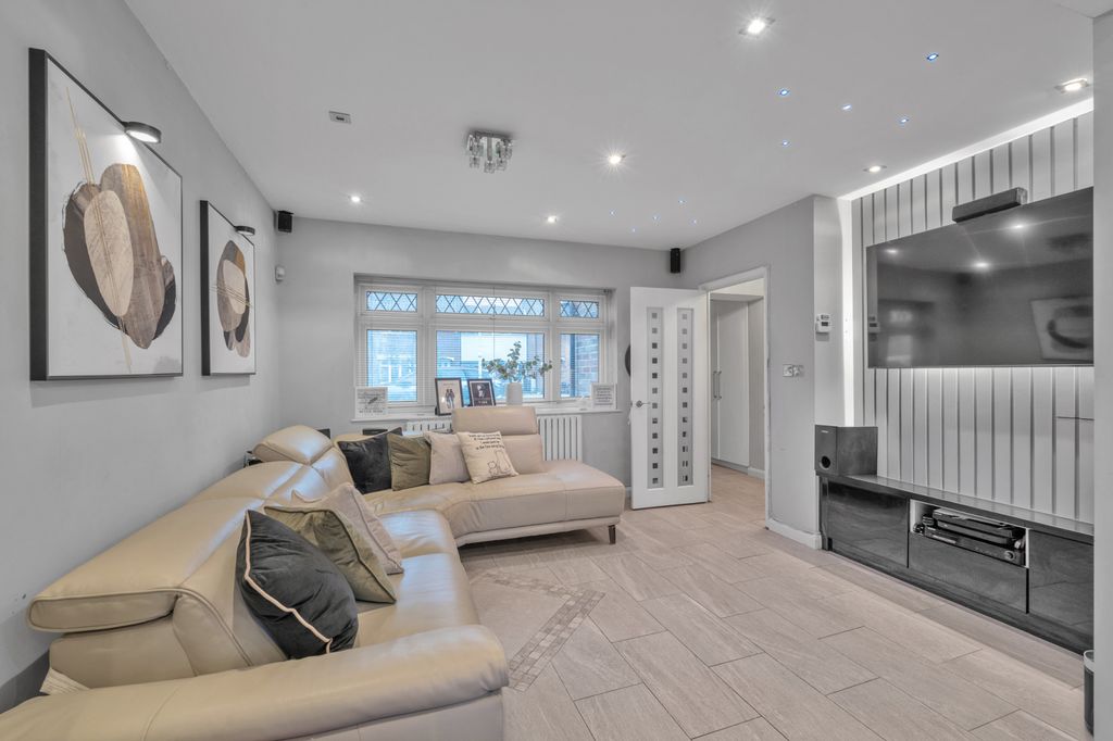 Property photo 3 of 15 Gallery