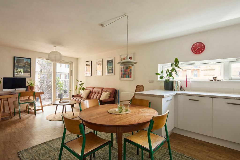 Property photo 2 of 26