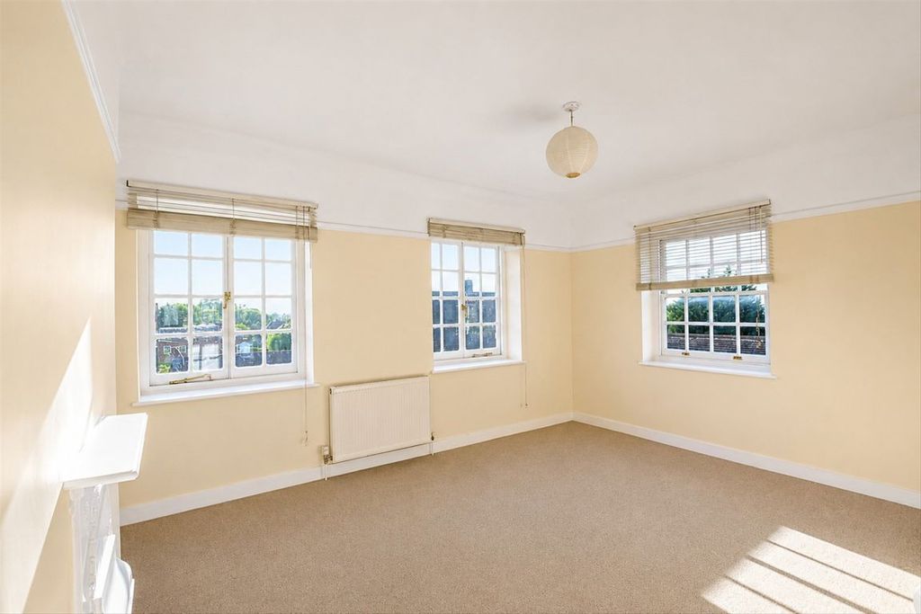 Property photo 3 of 6