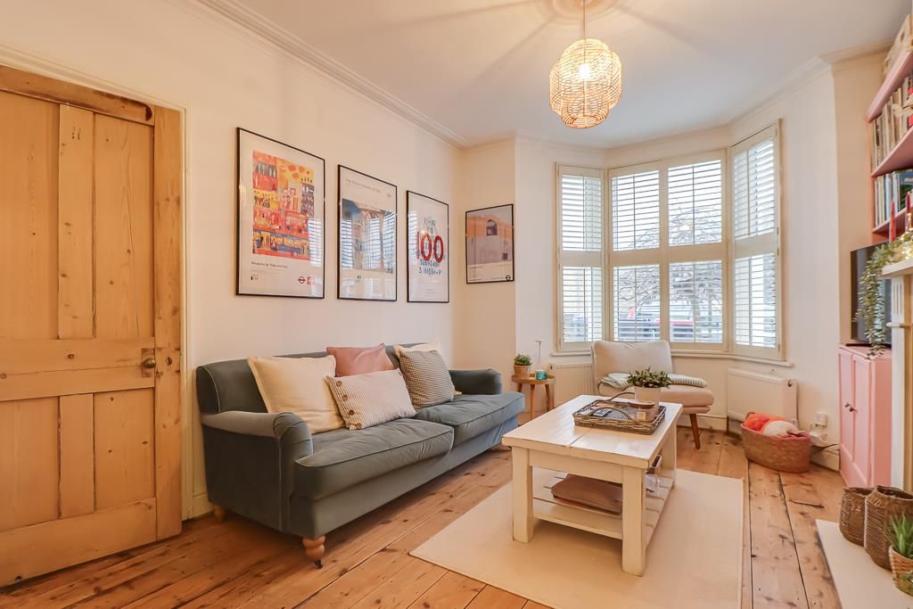 Property photo 3 of 25 Lounge