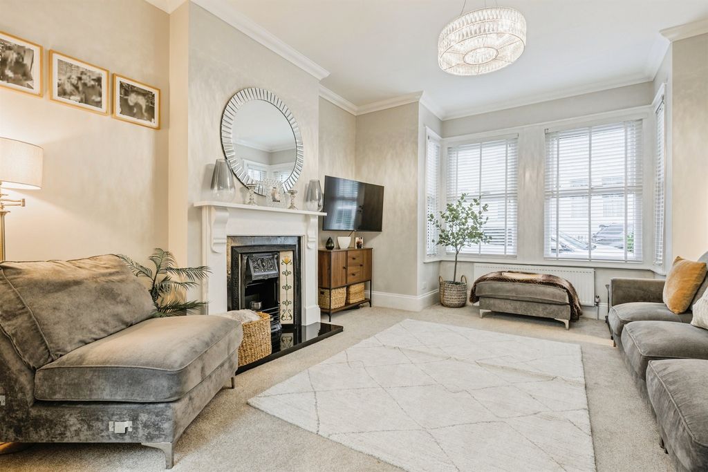 Property photo 3 of 28