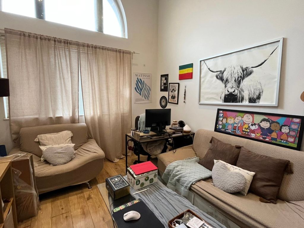 Property photo 3 of 6