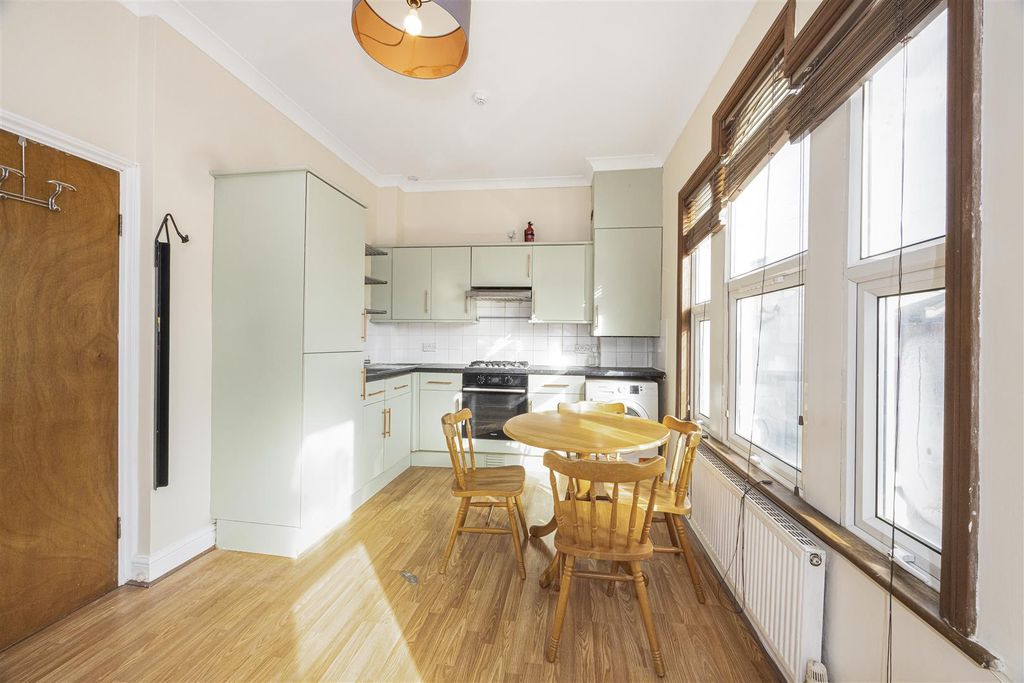 Property photo 3 of 11 3