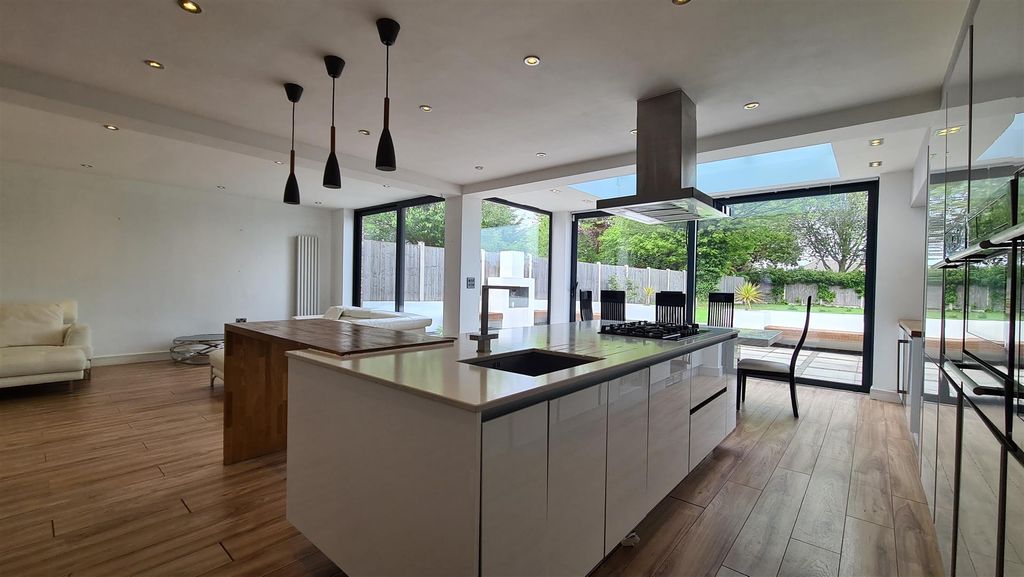 Property photo 2 of 28 Lounge/Kitchen/Diner