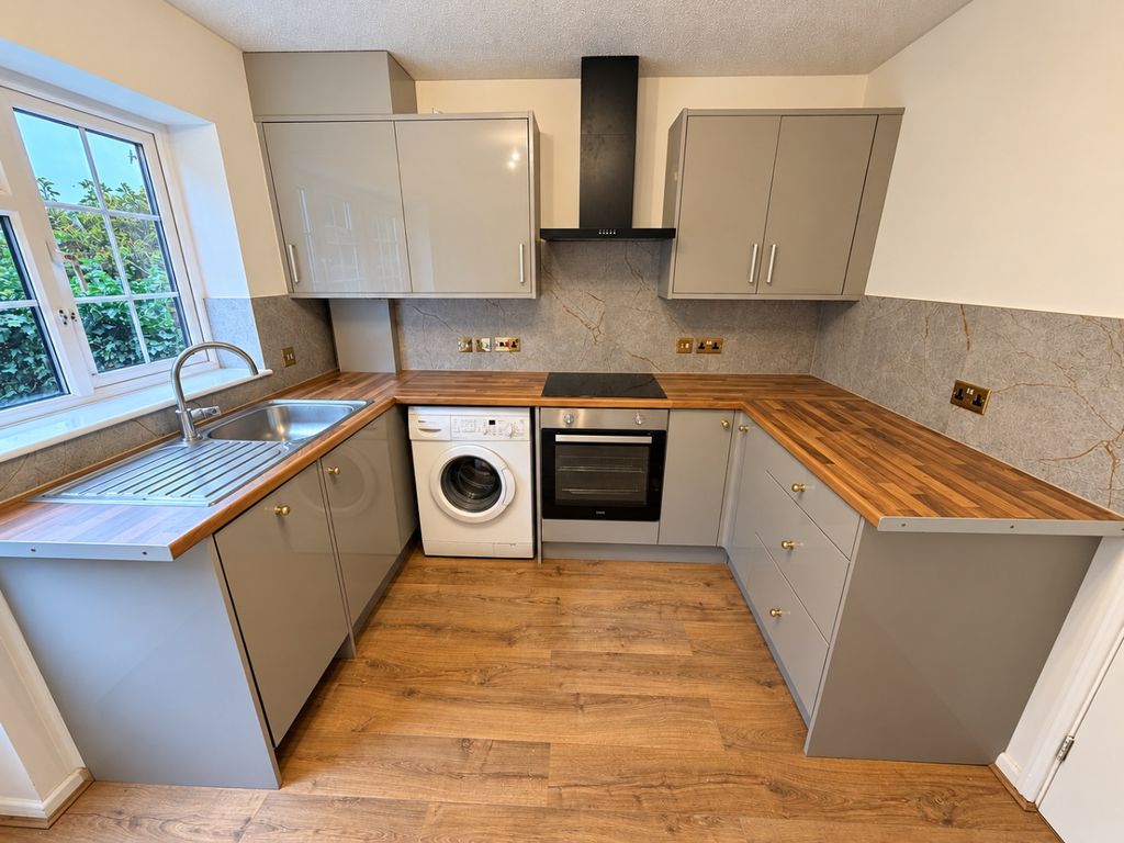 Property photo 3 of 8 5893734