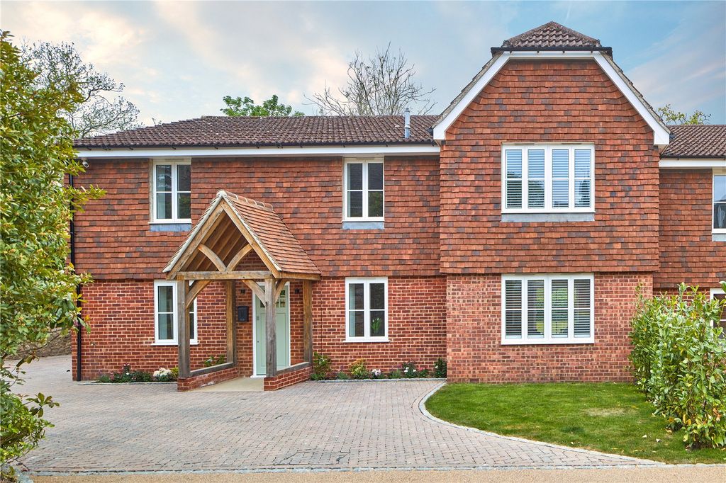 Property photo 1 of 18 Gable End