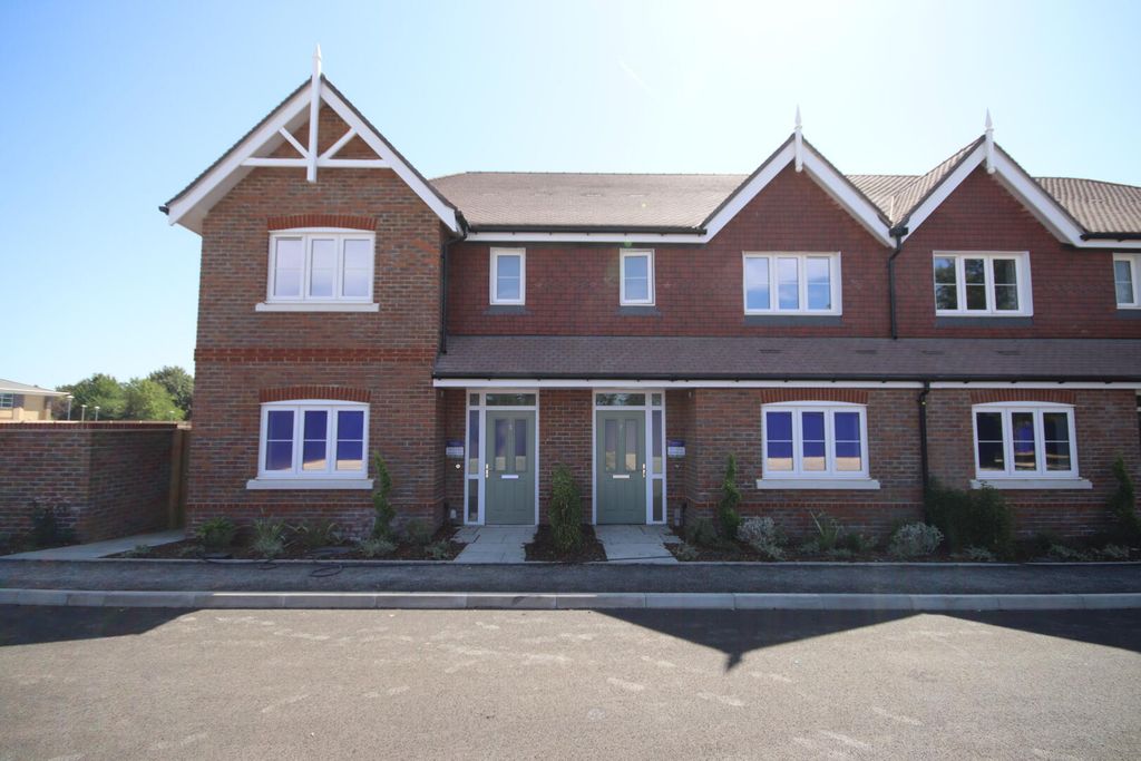 Property photo 1 of 7 Front (Exterior)
