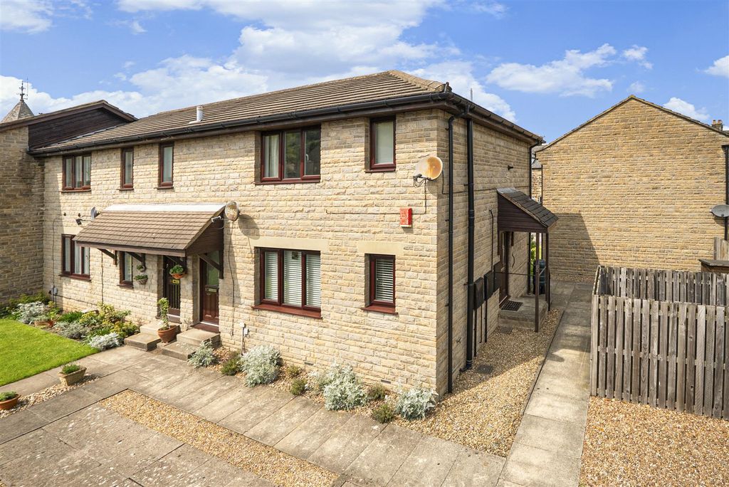 Property photo 1 of 10 Burras Lane