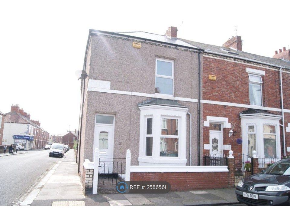 Property photo 1 of 12 End Of Terrace