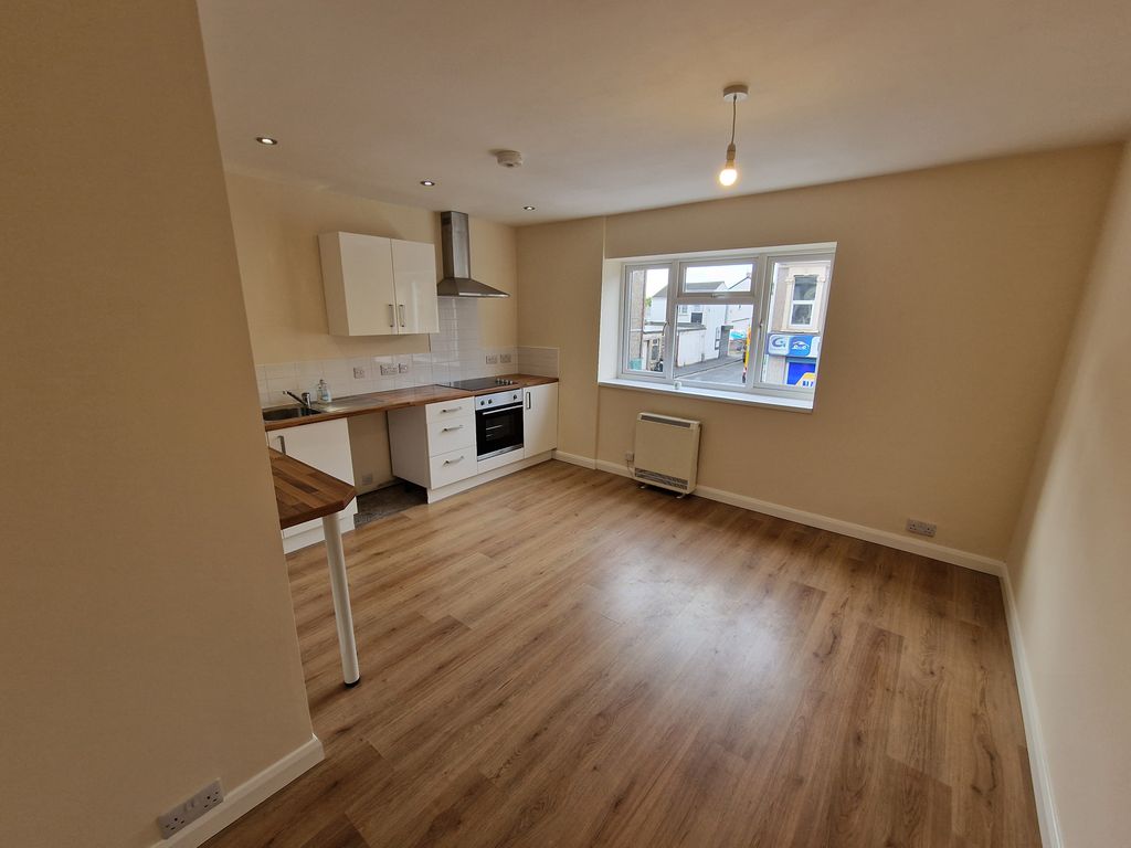 Property photo 3 of 6 Kitchen
