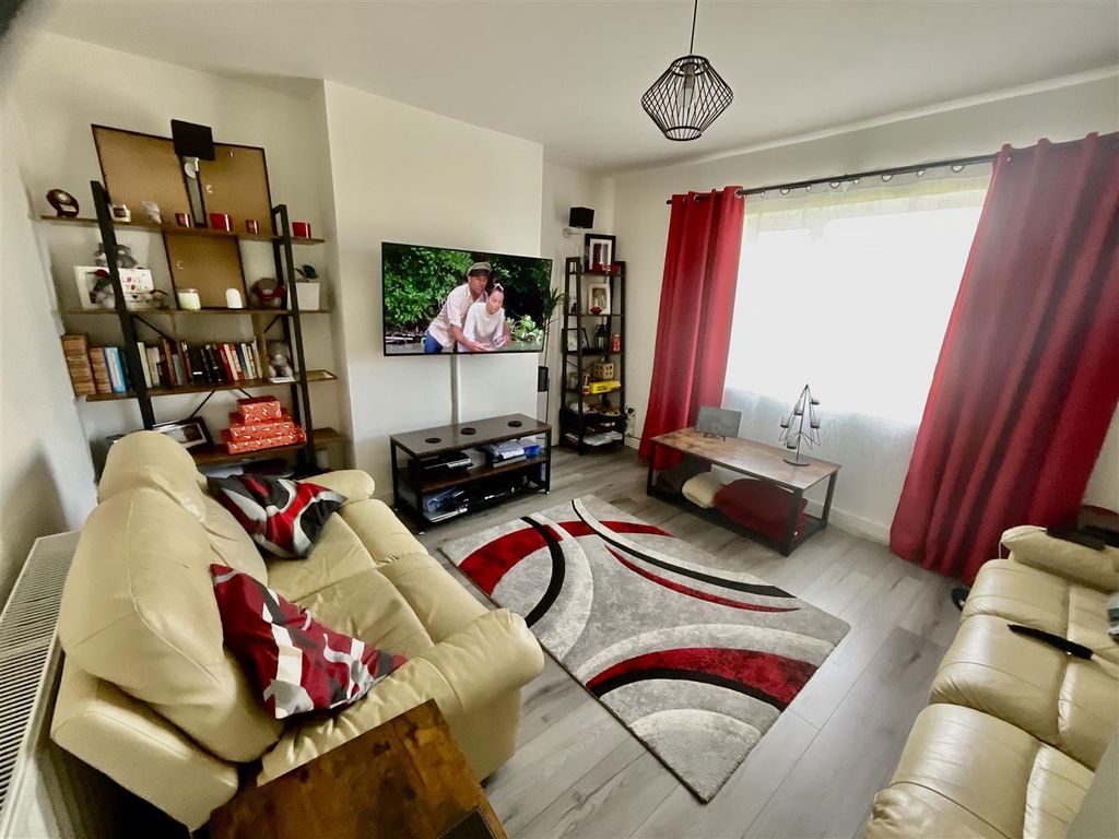 Property photo 3 of 11 F1Beaee9-53A6-4B1C-A9A2-C81251170E47.Jpeg